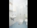 Apartementen Željko - spacious and affordable A1(6+2), SA2(2), SA3(2), SA4(2+1) Makarska - Riviera Makarska  - Studio-appartment - SA2(2): badkamer met toilet