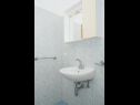 Apartementen Željko - spacious and affordable A1(6+2), SA2(2), SA3(2), SA4(2+1) Makarska - Riviera Makarska  - Studio-appartment - SA2(2): badkamer met toilet