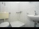 Apartementen Željko - spacious and affordable A1(6+2), SA2(2), SA3(2), SA4(2+1) Makarska - Riviera Makarska  - Studio-appartment - SA3(2): badkamer met toilet