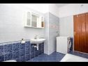 Apartementen Željko - spacious and affordable A1(6+2), SA2(2), SA3(2), SA4(2+1) Makarska - Riviera Makarska  - Studio-appartment - SA4(2+1): badkamer met toilet