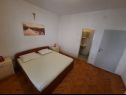 Apartementen Željko - spacious and affordable A1(6+2), SA2(2), SA3(2), SA4(2+1) Makarska - Riviera Makarska  - Appartement - A1(6+2): slaapkamer