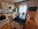 Apartementen Željko - spacious and affordable A1(6+2), SA2(2), SA3(2), SA4(2+1) Makarska - Riviera Makarska  - Appartement - A1(6+2): keuken en eetkamer
