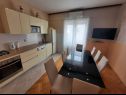 Apartementen Željko - spacious and affordable A1(6+2), SA2(2), SA3(2), SA4(2+1) Makarska - Riviera Makarska  - Appartement - A1(6+2): keuken en eetkamer