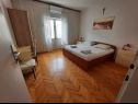 Apartementen Željko - spacious and affordable A1(6+2), SA2(2), SA3(2), SA4(2+1) Makarska - Riviera Makarska  - Appartement - A1(6+2): slaapkamer