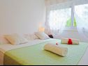 Apartementen Jadro - 250 m from beach A1(4), A2Gornji(2+1), A3Srednji(2+1), A4Prizemlje(2) Makarska - Riviera Makarska  - Appartement - A2Gornji(2+1): slaapkamer