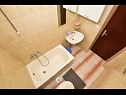 Apartementen Pet - 300 m from beach: A1(5) Makarska - Riviera Makarska  - Appartement - A1(5): badkamer met toilet