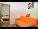 Apartementen en kamers Ljuba - 130 meter from sea SA1(2), SA2(2+1), SA6(2+1), A4(2+1), R3(2+1), R7(2+1) Makarska - Riviera Makarska  - Appartement - A4(2+1): woonkamer