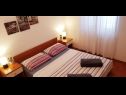 Apartementen Mila - 2 bedrooms and free parking: A4(4), A5(5) Makarska - Riviera Makarska  - Appartement - A4(4): slaapkamer