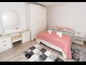 Apartementen Angel - nice garden: A1(4), SA(2) Makarska - Riviera Makarska  - Appartement - A1(4): slaapkamer