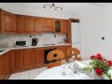Apartementen Angel - nice garden: A1(4), SA(2) Makarska - Riviera Makarska  - Appartement - A1(4): keuken en eetkamer
