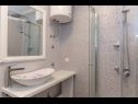 Apartementen en kamers Tattoo - modern & free parking: A1(2+1), A4(2+1), A6(2+1), SA2(3), SA3(3), SA5(3), R(3) Makarska - Riviera Makarska  - Appartement - A6(2+1): badkamer met toilet