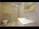 Apartementen Luxury - heated pool, sauna and gym: A1(2), A2(2), A3(4), A4(2), A5(4), A6(2) Makarska - Riviera Makarska  - badkamer met toilet