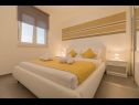 Apartementen Luxury - heated pool, sauna and gym: A1(2), A2(2), A3(4), A4(2), A5(4), A6(2) Makarska - Riviera Makarska  - Appartement - A1(2): slaapkamer