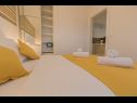 Apartementen Luxury - heated pool, sauna and gym: A1(2), A2(2), A3(4), A4(2), A5(4), A6(2) Makarska - Riviera Makarska  - Appartement - A1(2): slaapkamer