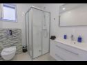 Apartementen Luxury - heated pool, sauna and gym: A1(2), A2(2), A3(4), A4(2), A5(4), A6(2) Makarska - Riviera Makarska  - Appartement - A6(2): badkamer met toilet