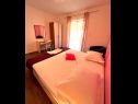 Apartementen Bogomir - 80 m from beach: A1(4+1) Podgora - Riviera Makarska  - Appartement - A1(4+1): slaapkamer