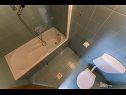 Apartementen Cobra - excellent location: A1(2+2), SA2(2+1), A4(4+2) Tucepi - Riviera Makarska  - Appartement - A4(4+2): badkamer met toilet