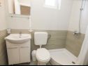 Apartementen Gogi - 100 m from beach: A6(4+1), A1(2+1), A2(2+1), A8(4+2) Zivogosce - Riviera Makarska  - Appartement - A1(2+1): badkamer met toilet