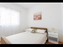 Apartementen Anki - 15 m from sea: A1(4), A2(3), A3(2+1), A4 east(2+1) Zivogosce - Riviera Makarska  - Appartement - A3(2+1): slaapkamer