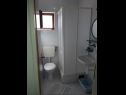 Apartementen Jadranko - 150 m from sea: A1 plavi(2+1), A2 smeđi(2) Jezera - Eiland Murter  - Appartement - A1 plavi(2+1): badkamer met toilet