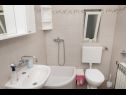 Apartementen Matija - 30 m from sea: A1(4+2), A2(2+2) Jezera - Eiland Murter  - Appartement - A1(4+2): badkamer met toilet