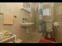 Apartementen Slavica - free parking A1 Mali (3), A2 Veliki (4+1) Jezera - Eiland Murter  - Appartement - A1 Mali (3): badkamer met toilet