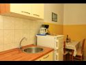 Apartementen Slavica - free parking A1 Mali (3), A2 Veliki (4+1) Jezera - Eiland Murter  - Appartement - A1 Mali (3): keuken en eetkamer