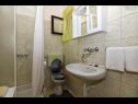 Apartementen Slavica - free parking A1 Mali (3), A2 Veliki (4+1) Jezera - Eiland Murter  - Appartement - A2 Veliki (4+1): badkamer met toilet