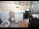 Apartementen Marica - 10m from sea: SA2(2), A3(2), SA5(2), SA6(2), SA7(2) Tisno - Eiland Murter  - Studio-appartment - SA2(2): badkamer met toilet