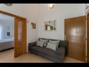 Apartementen Nina - sea view family apartments SA1A(3), A1Donji(2+1), A3(6), A4(4+1), A5(6), A6(4) Celina Zavode - Riviera Omis  - Appartement - A4(4+1): woonkamer