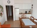 Apartementen Nina - sea view family apartments SA1A(3), A1Donji(2+1), A3(6), A4(4+1), A5(6), A6(4) Celina Zavode - Riviera Omis  - Appartement - A5(6): keuken en eetkamer