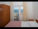 Apartementen Nina - sea view family apartments SA1A(3), A1Donji(2+1), A3(6), A4(4+1), A5(6), A6(4) Celina Zavode - Riviera Omis  - Appartement - A6(4): slaapkamer