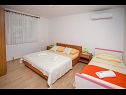 Apartementen Petar - free parking A1(3+1), A2(5) Dugi Rat - Riviera Omis  - Appartement - A1(3+1): slaapkamer