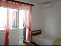 Apartementen Stric - 10 m from beach: A1(8+1) Dugi Rat - Riviera Omis  - Appartement - A1(8+1): slaapkamer