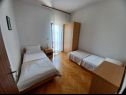 Apartementen Mari - 40 m from sea: A1(4), A2(2+2), SA3(2) Krilo Jesenice - Riviera Omis  - Appartement - A1(4): slaapkamer