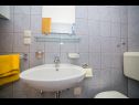 Apartementen Saga - with swimming pool A2(2+1), A3(6+1) Lokva Rogoznica - Riviera Omis  - Appartement - A3(6+1): badkamer met toilet