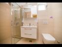 Apartementen Saga 2 - with swimming pool A6(4+1), A7 (2+2), A8 (4+1) Lokva Rogoznica - Riviera Omis  - Appartement - A8 (4+1): badkamer met toilet