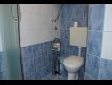 Apartementen Ružica - 500 m from sea: A1(4+2) Omis - Riviera Omis  - Appartement - A1(4+2): badkamer met toilet