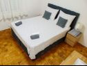 Apartementen Ružica - 500 m from sea: A1(4+2) Omis - Riviera Omis  - Appartement - A1(4+2): slaapkamer