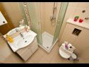 Vakantiehuizen Miho - with pool : H(12+4) Omis - Riviera Omis  - Kroatië  - H(12+4): badkamer met toilet