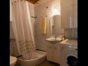 Apartementen Ozren - amazing sea view: A1(7+1), A2(4+1) Omis - Riviera Omis  - Appartement - A2(4+1): badkamer met toilet