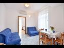 Apartementen Toma - 200 m from beach: A1(2+2), SA2(2+1), A3(2+2), SA4(2+1) Omis - Riviera Omis  - Appartement - A1(2+2): woonkamer