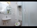 Apartementen Rene - seaview & parking space: A1(2+2), A2(2+2), A3(6+2) Omis - Riviera Omis  - Appartement - A2(2+2): badkamer met toilet