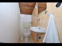 Apartementen Rene - seaview & parking space: A1(2+2), A2(2+2), A3(6+2) Omis - Riviera Omis  - Appartement - A3(6+2): toilet