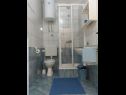 Apartementen Ivan - with parking : A1(3), A2(2) bungalov, A3(2) Omis - Riviera Omis  - Appartement - A3(2): badkamer met toilet