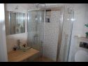 Apartementen Sima - comfortable family apartments A1 Šima(4+2) Omis - Riviera Omis  - Appartement - A1 Šima(4+2): badkamer met toilet