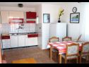 Apartementen Šera - 50 m from beach: A1(4), A2(4), A3(2+2) Pisak - Riviera Omis  - Appartement - A2(4): keuken en eetkamer