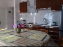 Apartementen Jugana - with pool : A1 donji(4), A2 gornji(4) Sumpetar - Riviera Omis  - Appartement - A1 donji(4): keuken en eetkamer