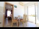Apartementen Mare-200 m from the beach A1(2+2), A2(4), A3(2) Mandre - Eiland Pag  - Appartement - A2(4): eetkamer