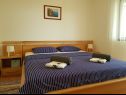 Apartementen Mare - 50 m from beach: A1 Mijo (6+1), A2 Petar (2+2), A3 Katja (2+2) Mandre - Eiland Pag  - Appartement - A1 Mijo (6+1): slaapkamer